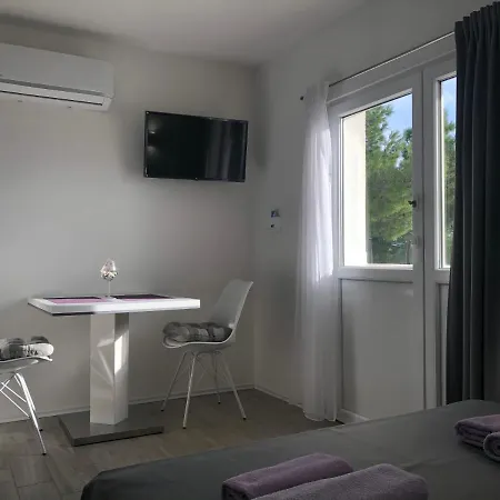 Apartmani Milka I Jozo Omiš Esterno foto