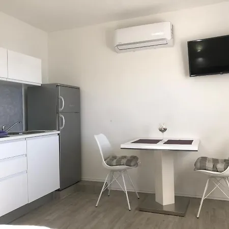 Apartmani Milka I Jozo Omiš Esterno foto