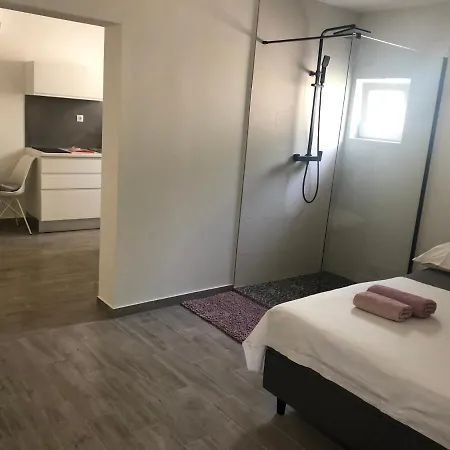 Apartmani Milka I Jozo Omiš Esterno foto