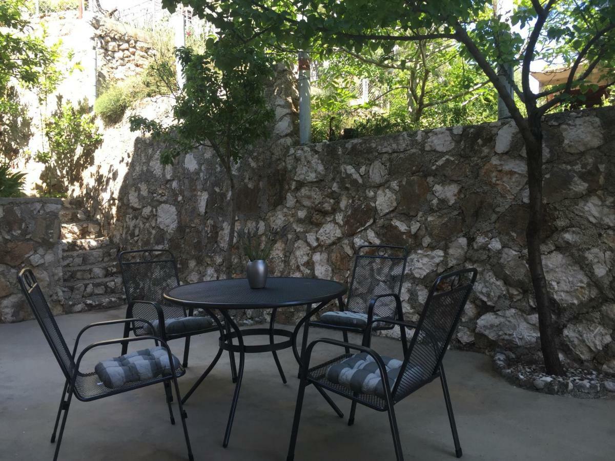 Apartment Milka I Jozo Omis